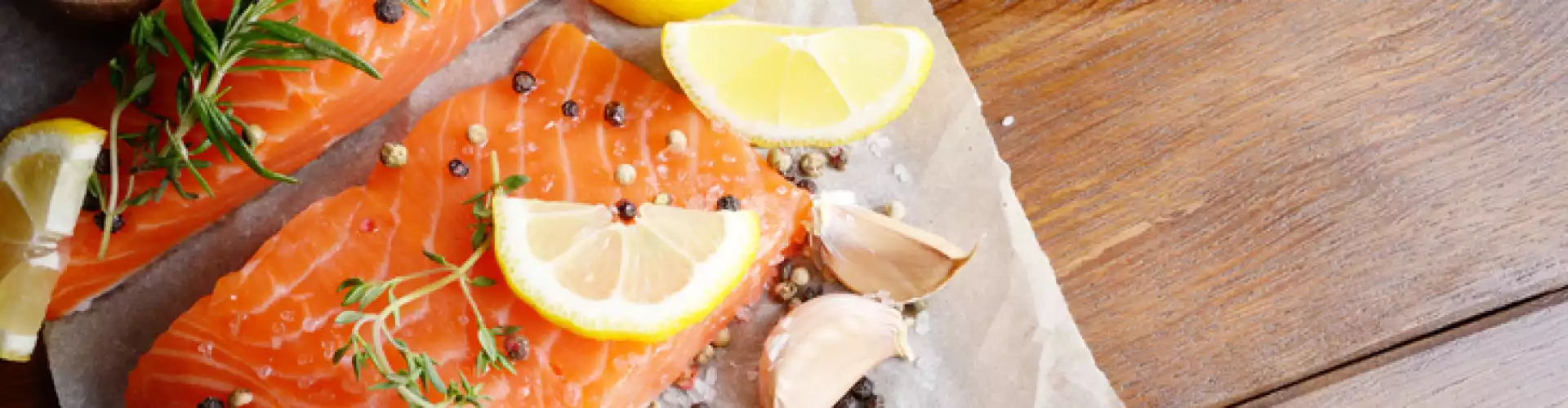 Baked salmon in parchment paper